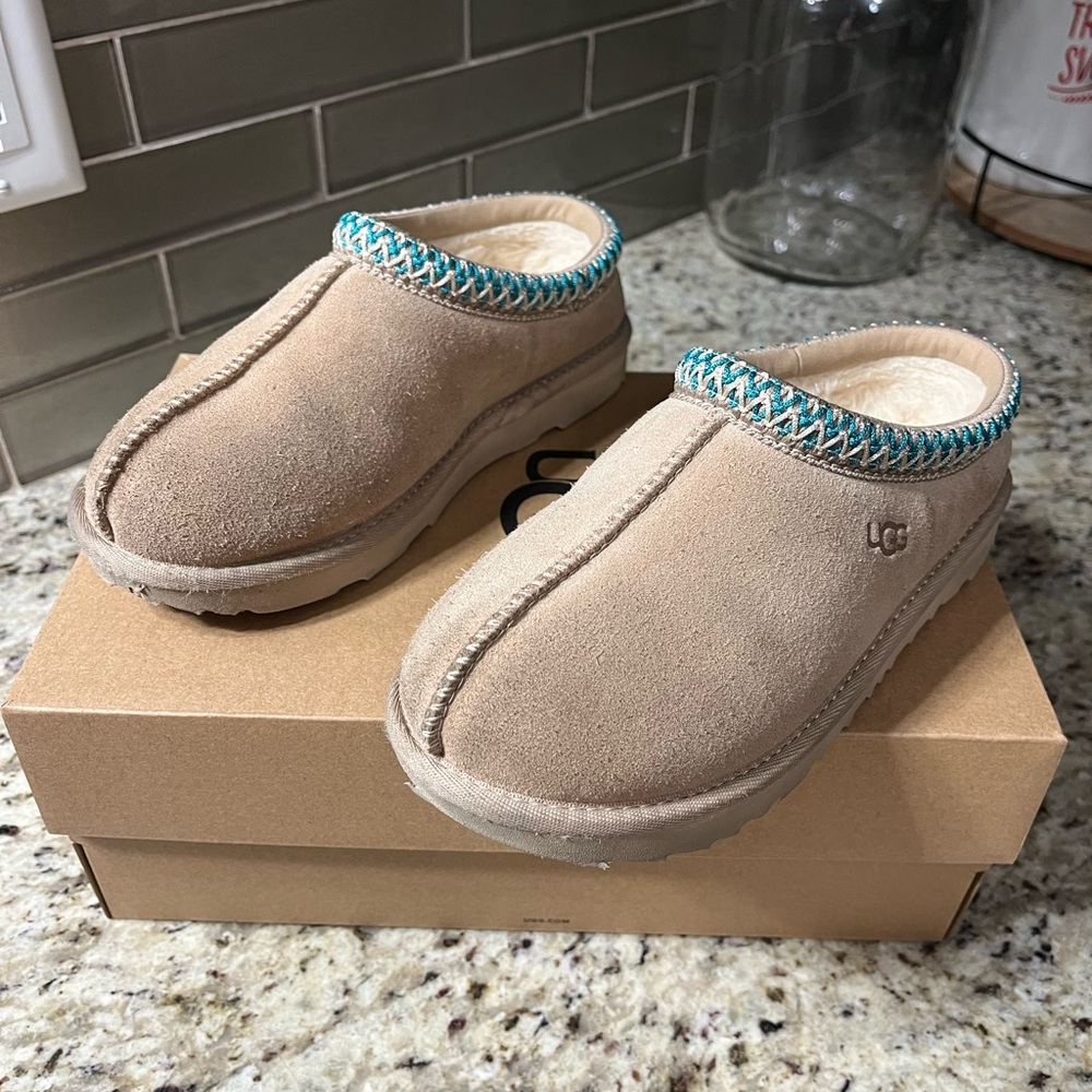 UGG Tasman